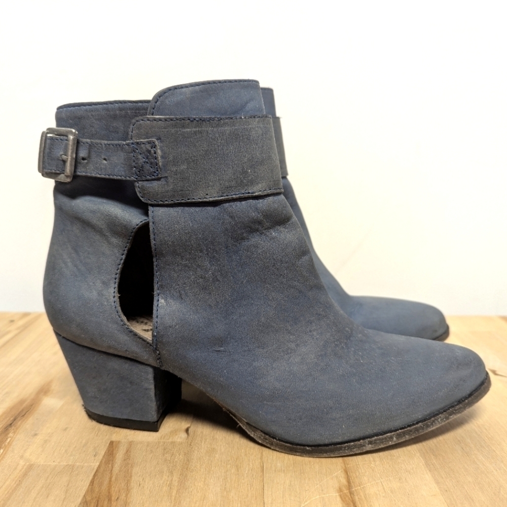 Free People Blue Leather Ankle Boots with Cut Out and Buckle 38 7.5/8 Belleville